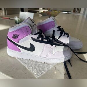 Air Jordan 1 Mid GS 'Barely Grape’